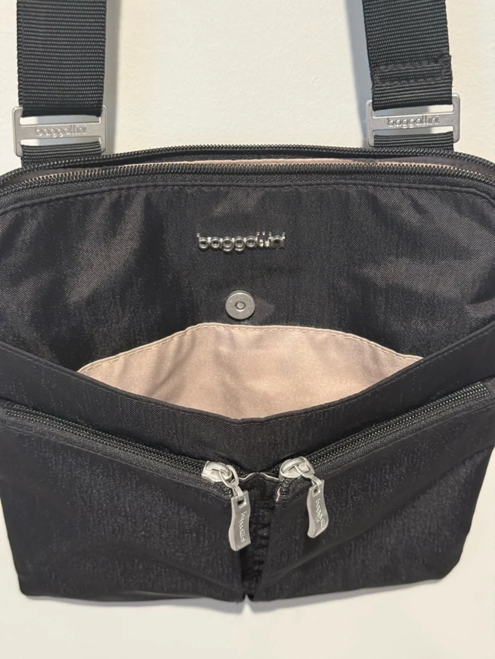 Baggallini Black Horizon Lightweight Crossbody Messenger Bag Travel Nylon - Picture 4 of 5